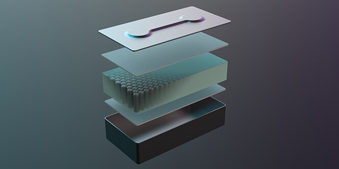 Vergussharz mit 3M Glass Bubbles positioniert und isoliert zylindrische Batteriezellen.
