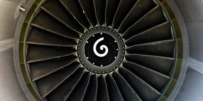 Vordere Nahaufnahme der Turbinenschaufel eines Flugzeugs
