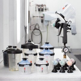 Alle Komponenten eines 3M Hochleistungslackierpistolen
