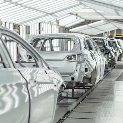 Montagelösungen und strukturelles Kleben für E-Autos
