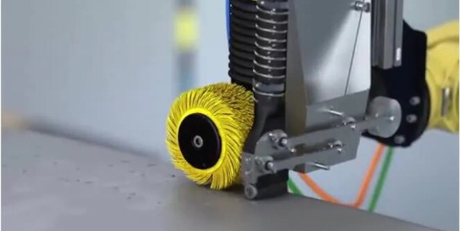 Animation zur robotischen Nachbearbeitung gelöteter Schweißnähte
