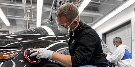 Bild zeigt eine Palette von Total Automotive Sanding System-Produkten
