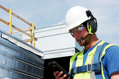 Mitarbeiter wählen ihren Gehörschutz