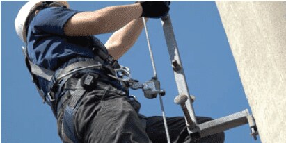 Seilsicherungen zur Absturzverhinderung bei Arbeiten an hochgelegenen Arbeitsplätzen

