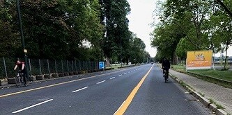Markierungen auf der Straße
