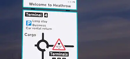 Straßenschild am Flughafen Heathrow
