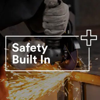 „Safety Built In“ – Wortzeichen auf farbigem Hintergrund

