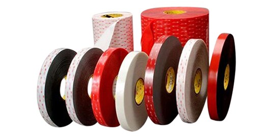 3M VHB™ Klebebänder für die Klebung von Instrumententafeln
