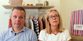 Zwei Personen im Gespräch
