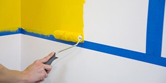 Präsentation der Verwendung von Abdeckband zum Abkleben von Flächen
