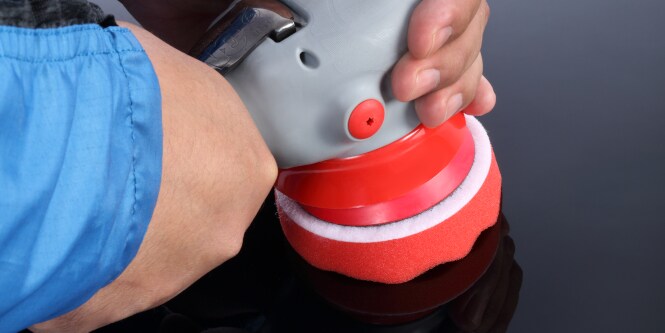 Reparatur von Lackfehlern mit 3M Finesse-it
