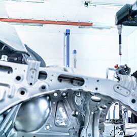 Fahrzeugkarosserie beim Rohbau