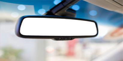 Rückspiegel im Auto
