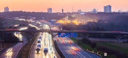 Autobahn bei Nacht

