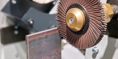 Polieren mit der Scotch-Brite Diamond Verpressten Kompaktscheibe 645DC
