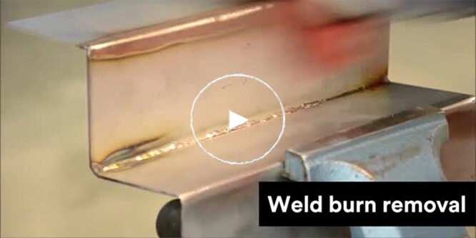Screenshot eines Videos, das die Entfernung von Anlaufverfärbungen zeigt
