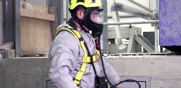 So entfernen Sie sich sicher und schnell aus dem Gefahrenbereich - 3M™ Scott™ ELSA Fluchtretter
