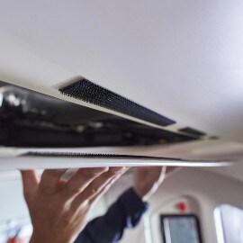 Anwendung von 3M Dual Lock beim Schienenfahrzeugbau