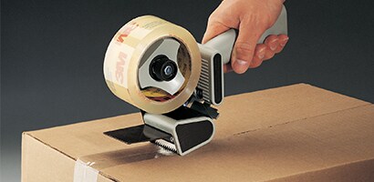 Erfahren Sie mehr über die Verwendung von 3M Produkten zum Kartonverschluss
