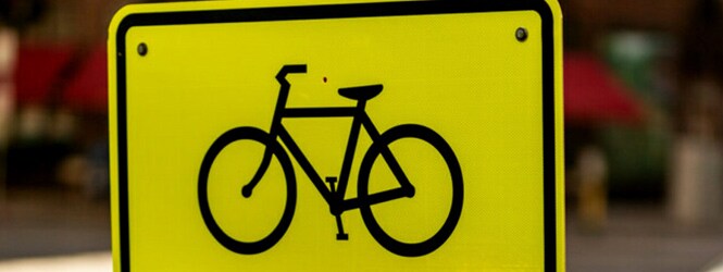 Gelbes Fahrradschild
