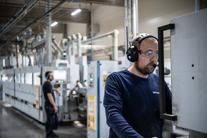 3M™ PELTOR™ LiteCom Serie: Produktion aufrechterhalten und auf Abstand kommunizieren
