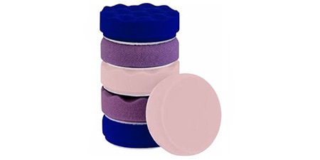 Bild eines Stapels von 3M™ Finesse-it™ Premium-Schaumstoff-Polierpads