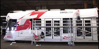Weißer Zug mit 3M Grafikfolien
